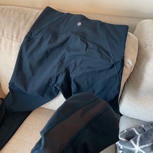 🍋LULULEMON size 8 navy leggings -train times